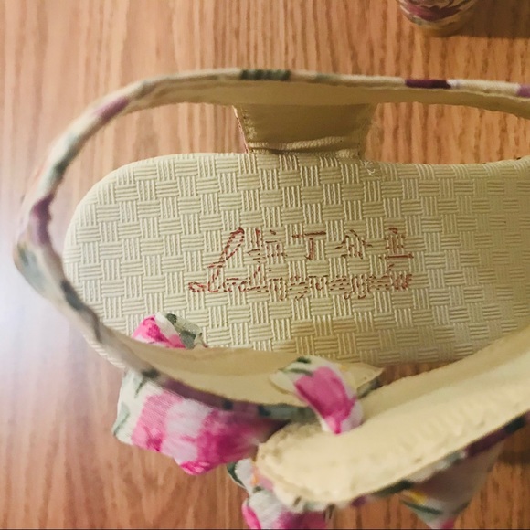 Cute floral wedges with ribbon side ties! - Picture 8 of 8